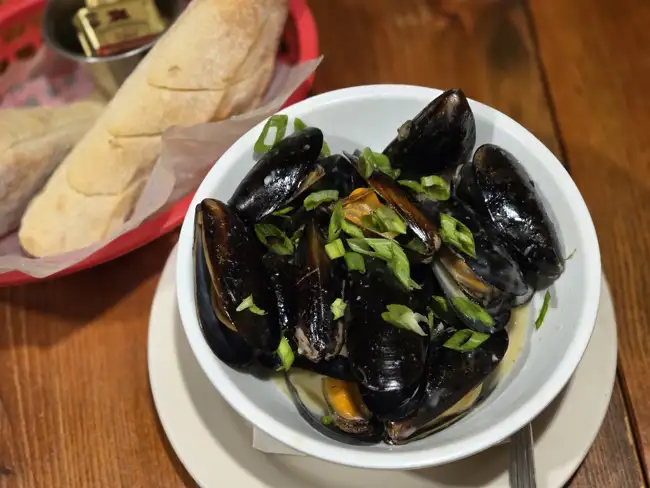 COCONUT CURRY MUSSELS