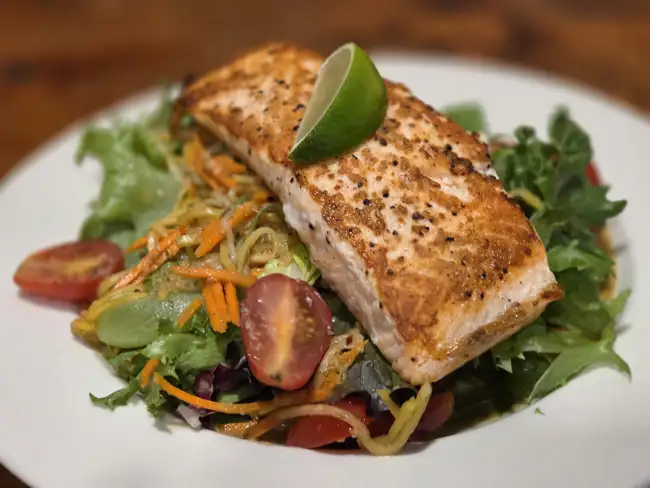 SEARED SALMON THAI MANGO SALAD
